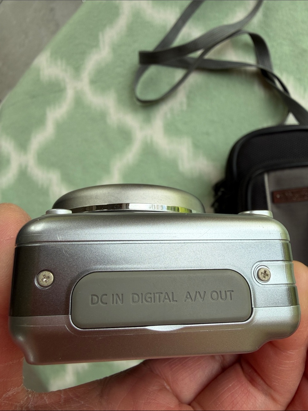Canon Powershot A720 IS Silver Point-and-Shoot Digital Camera with Carrying Case - Picture 12 of 16